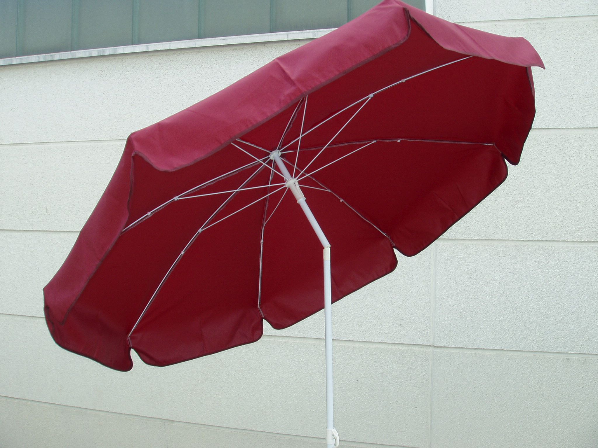 2. Sonnenschirme und Stehtische