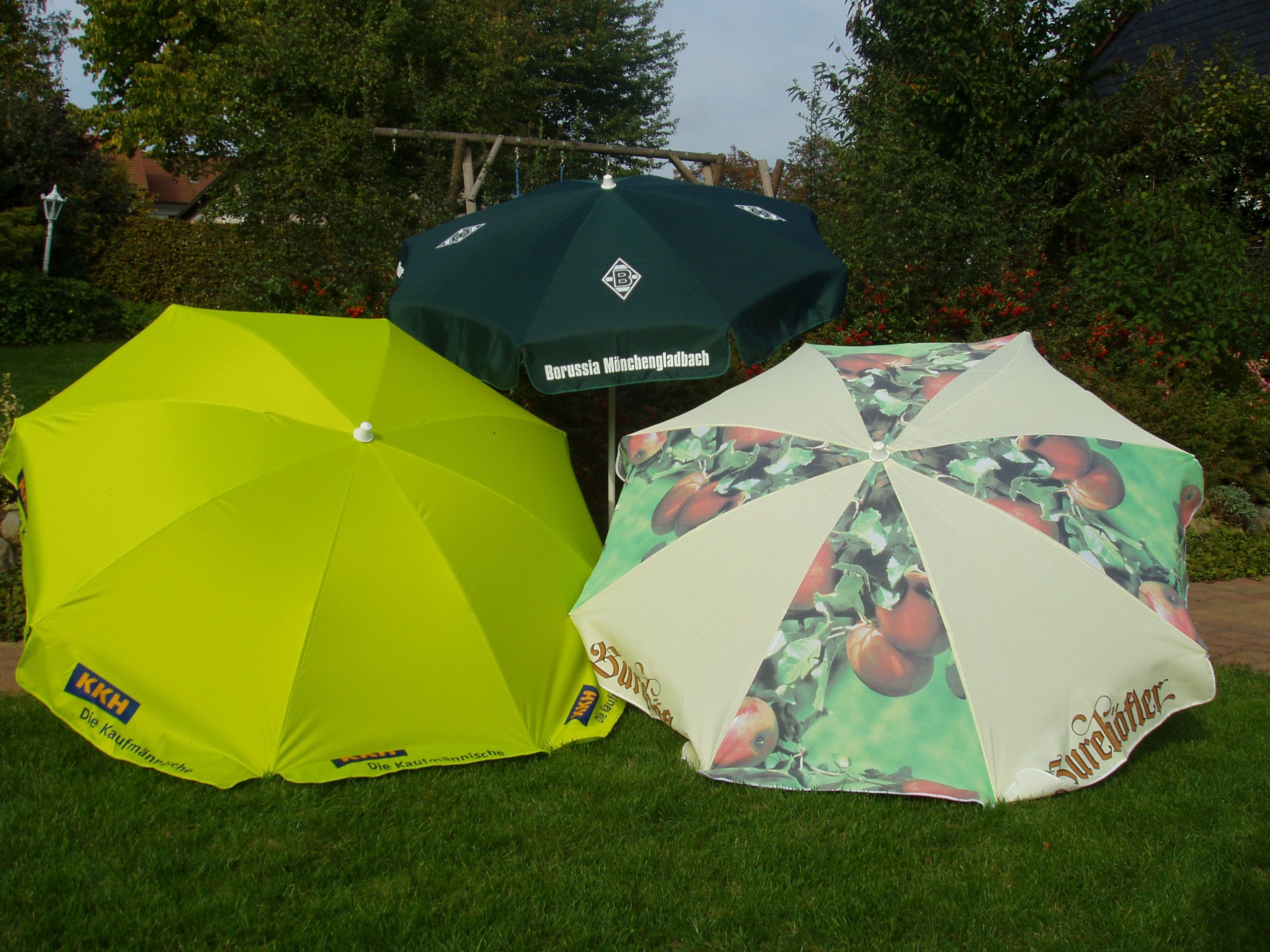 2. Sonnenschirme und Stehtische