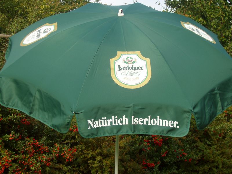 2. Sonnenschirme und Stehtische